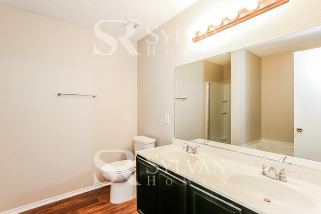 Building Photo - Enjoy living the good life in this 4 bedroom, 2 bathroom home