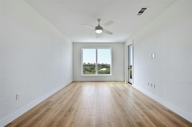 Building Photo - 1701 Simond Ave Ave