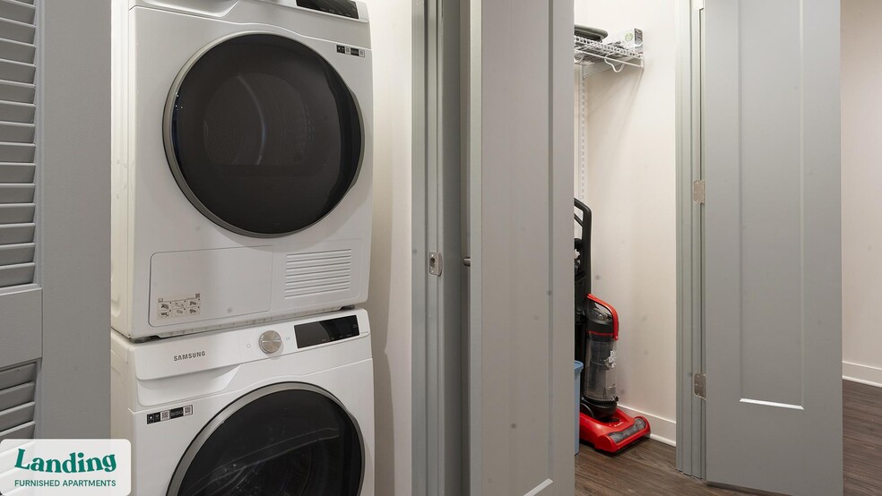 Building Photo - 350 Maple Dr SW