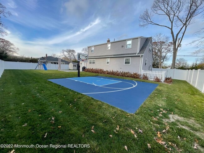 Building Photo - 282 Berger Ave