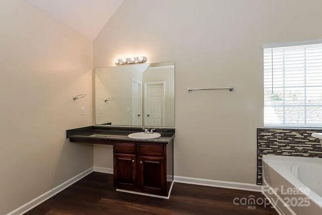 Building Photo - 10545 Barvas St