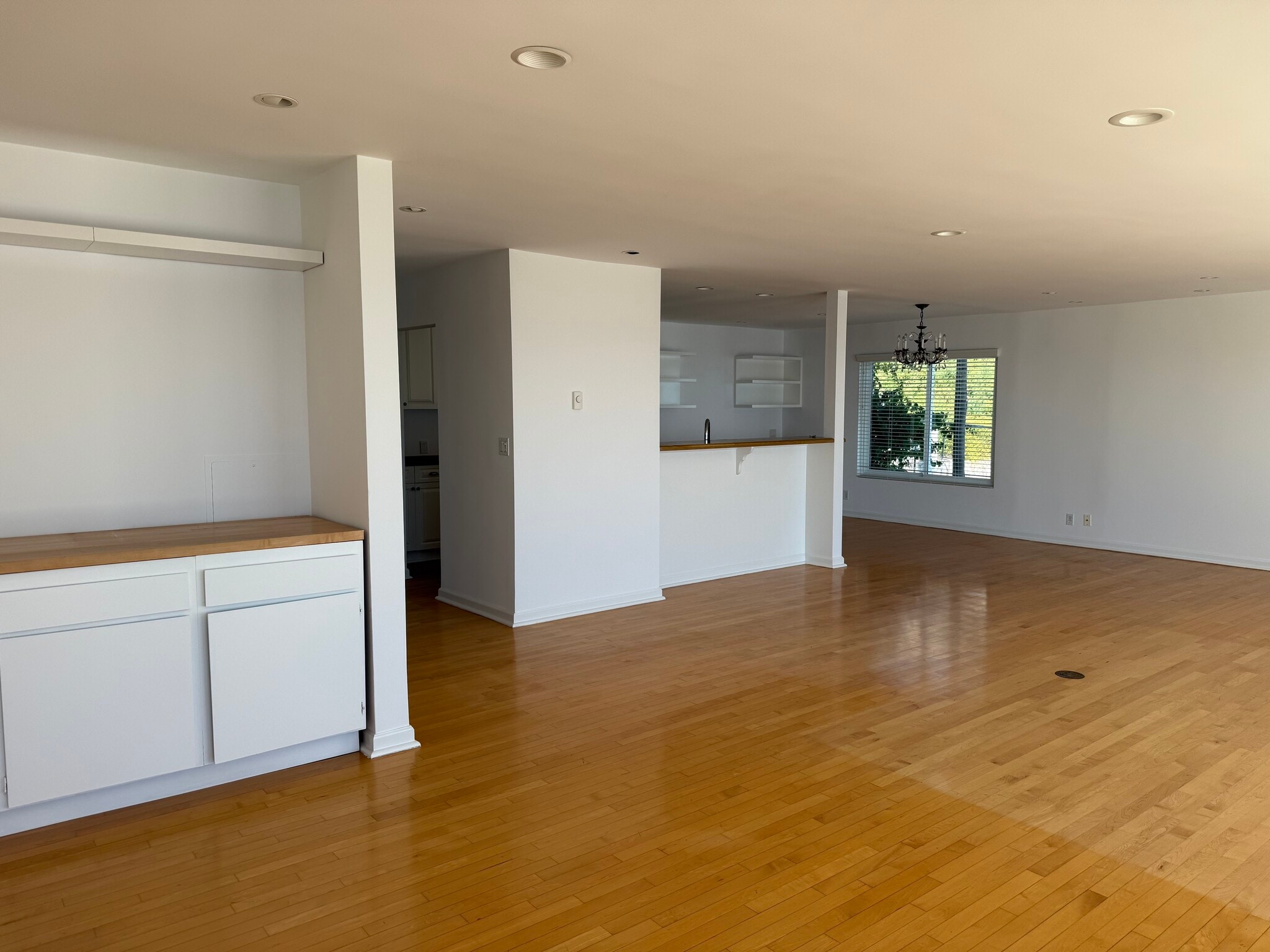 Building Photo - 18139 Coastline Dr