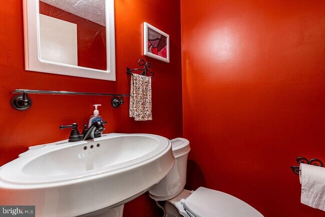 Building Photo - 6221 Wilmington Dr