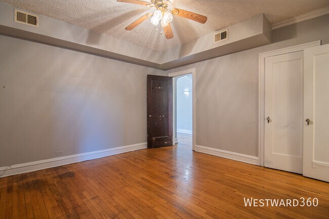 Building Photo - 7839 S Kingston Ave