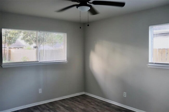 Building Photo - 6122 Heatherbrook Dr