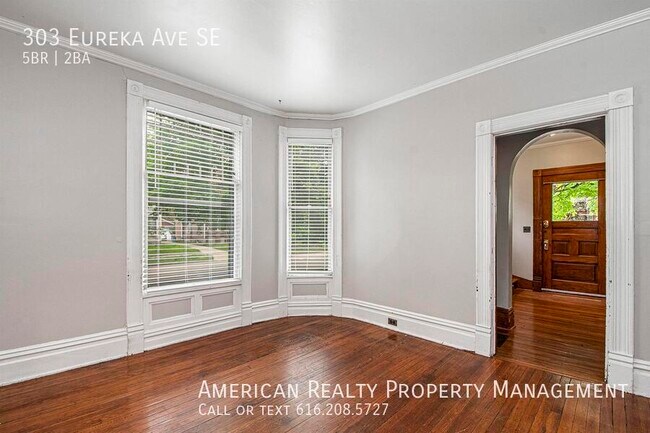 Building Photo - 303 Eureka Ave SE