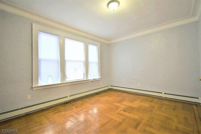 Building Photo - 352 Wainwright St