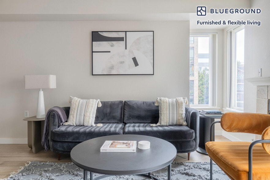 Building Photo - 526 Yale Ave N