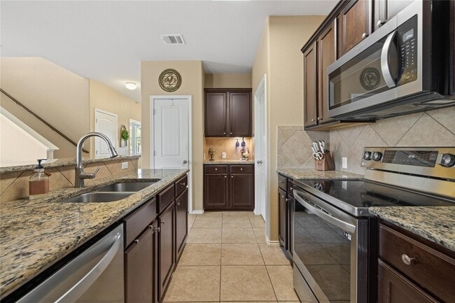 Building Photo - 304 Quarry Ln