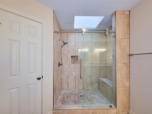 Building Photo - 12800 Briar Forest Dr
