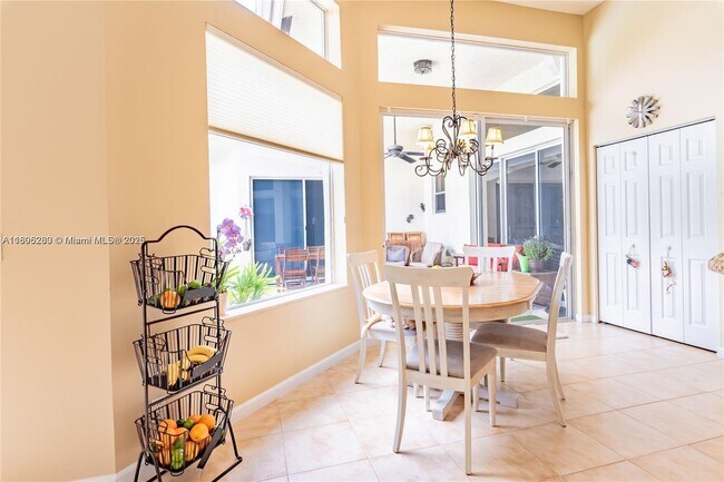 Building Photo - 3815 Oak Ridge Cir