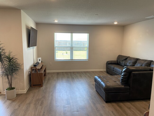 Building Photo - 5240 Peach Dr