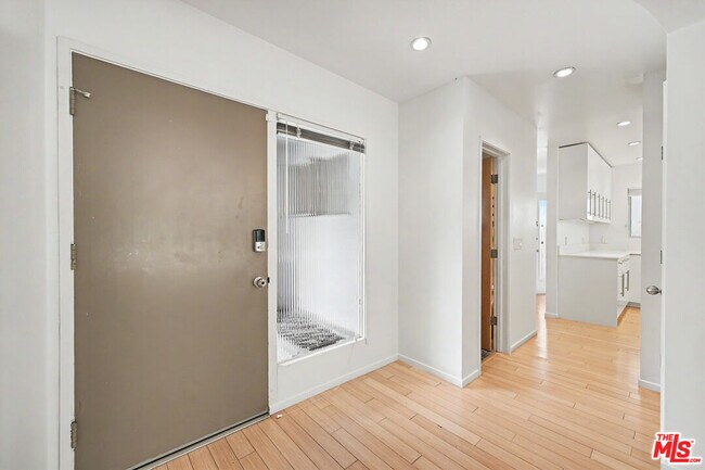 Building Photo - 9512 Duxbury Ln