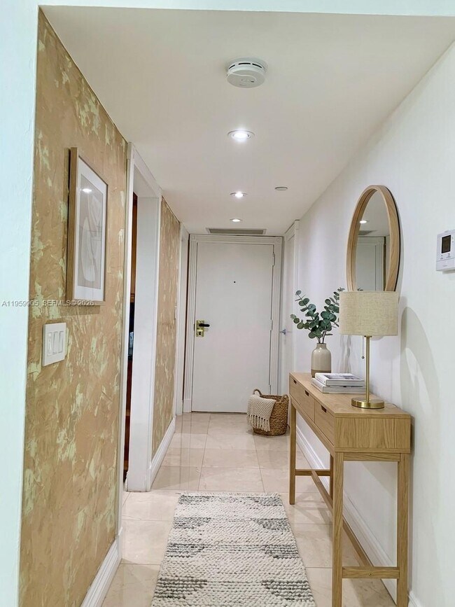 Building Photo - 555 NE 15th St