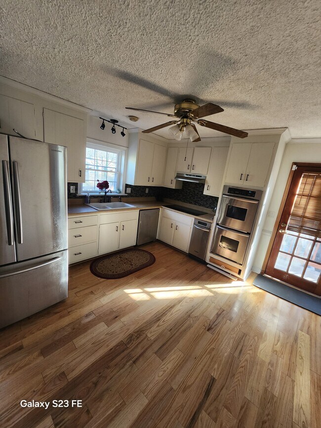 Building Photo - 8109 Concho Rd