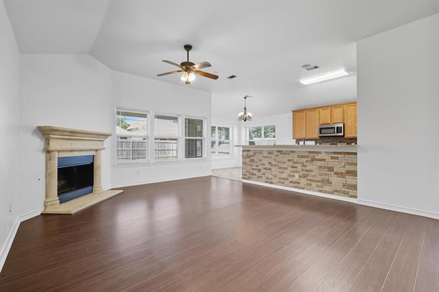 Building Photo - 5904 Meadowglen Dr