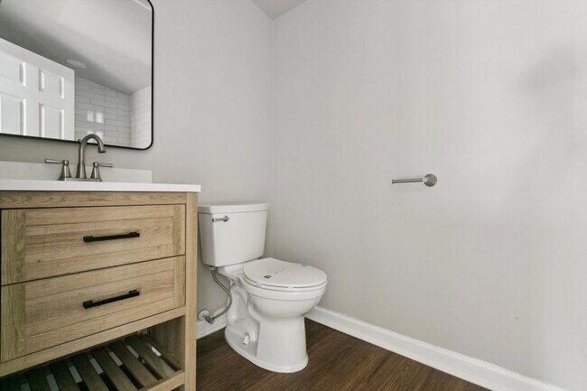 Building Photo - 924 Ivy Ave