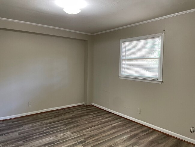 Building Photo - 1392