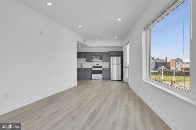 Building Photo - 2046 E Lehigh Ave