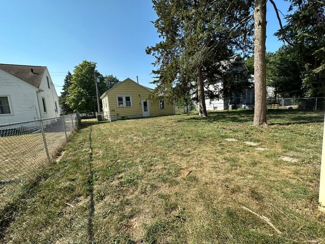 Building Photo - 1 bed, 1 bath house for rent in Waterloo