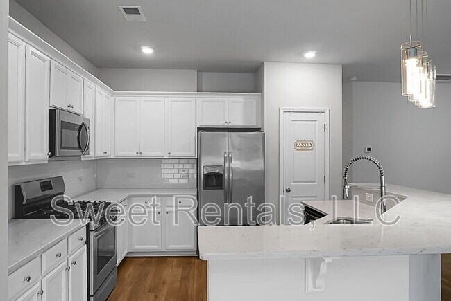 Building Photo - 210 Daniels Creek Cir