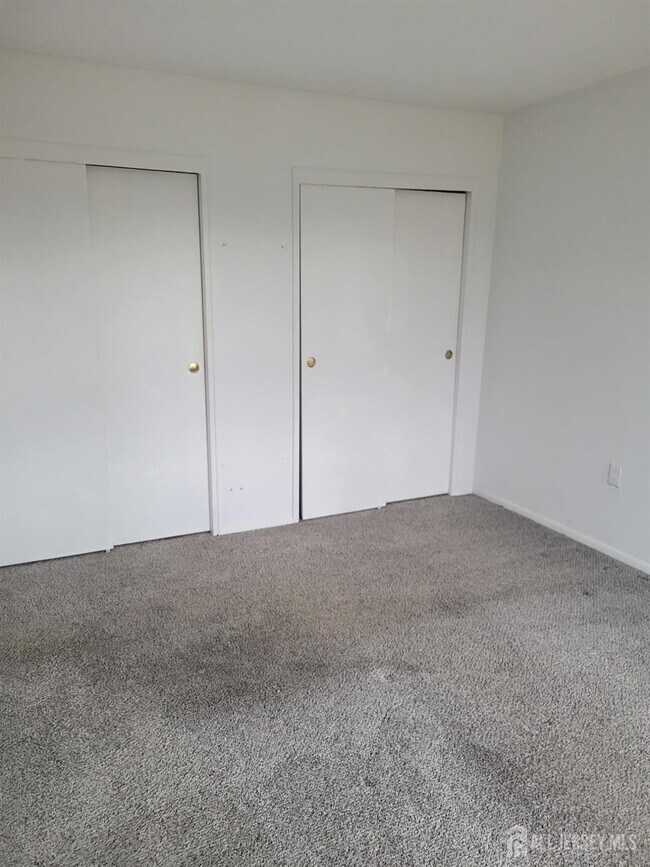 Building Photo - 289 Main St