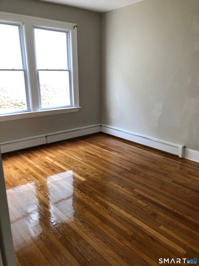 Building Photo - 152 Lyons St