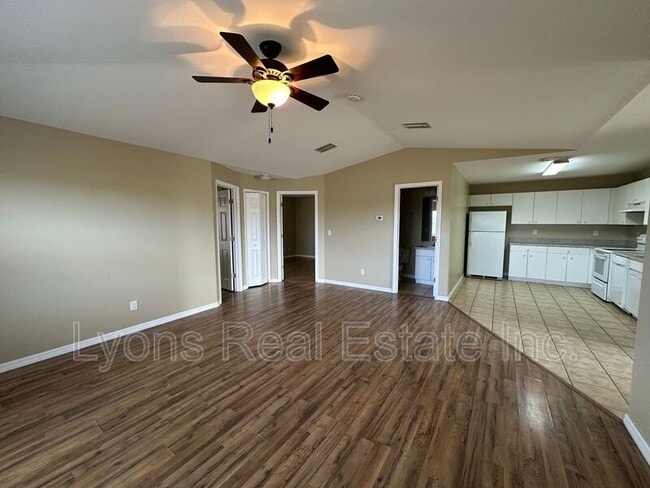 Building Photo - 1125 Gilbert Ave S