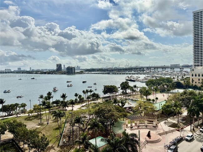 Building Photo - 1800 N Bayshore Dr