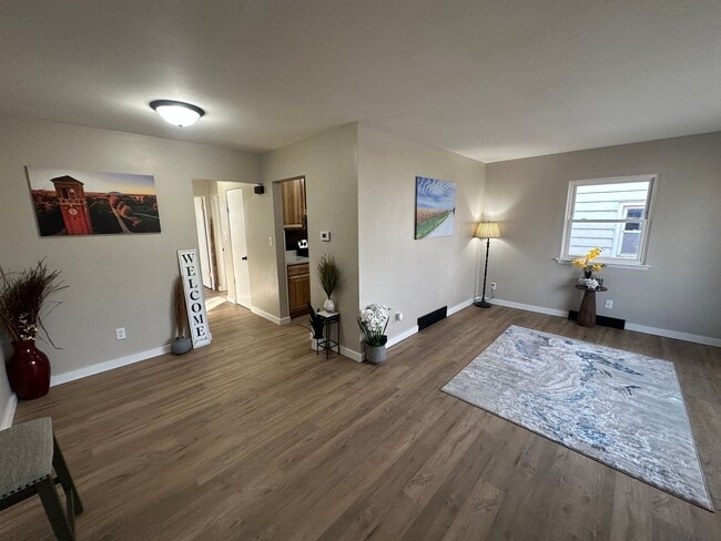 Building Photo - 1126-1128 Byron Ave.