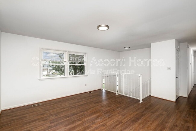 Building Photo - 3903 Hillview Ct