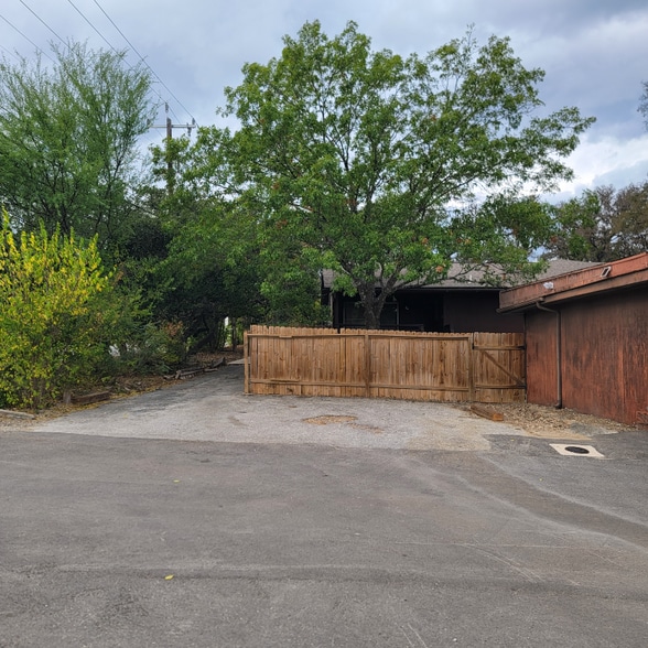 Building Photo - 3326 Scenic Ln