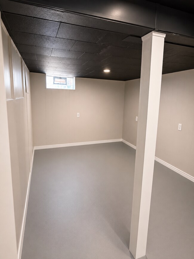 Building Photo - 6325 Neff Ave