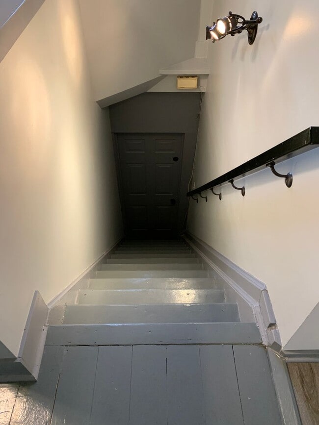 Building Photo - 124 Cedar St