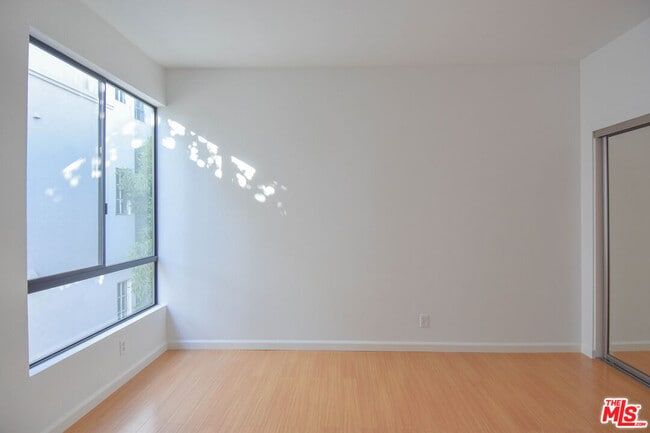 Building Photo - 1727-1727 Glendon Ave