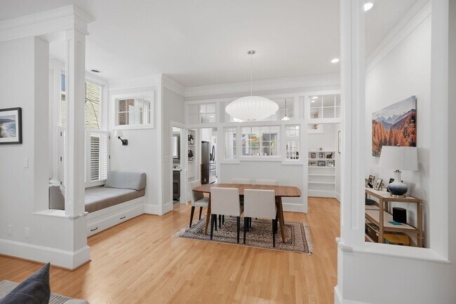 Building Photo - Capitol Hill Victorian Home | 3 Bed | 2.5 Bath | 2,700 Sf | Patio & Screened-In Porch | 2 Surface...