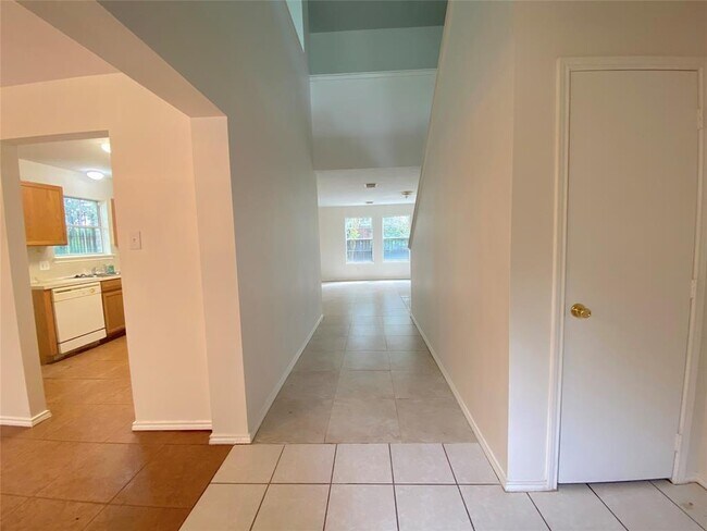 Building Photo - 3303 Bent Spring Ct