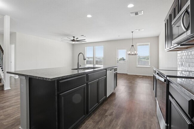 Building Photo - 709 Hummingbird Ln