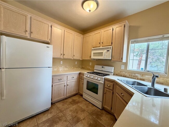 Building Photo - 75 N Valle Verde Dr