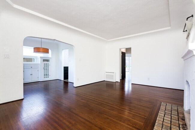Building Photo - 4762 E Mountain View Dr
