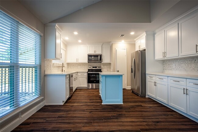 Building Photo - 21023 Ironcrest Ln