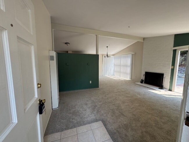 Building Photo - Charming 3-Bedroom Home for Rent in Serra ...