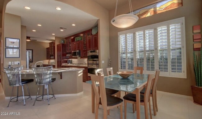 Building Photo - 1223 E Moss St