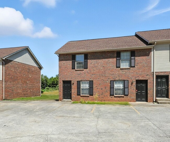 Building Photo - 285 State Line Rd