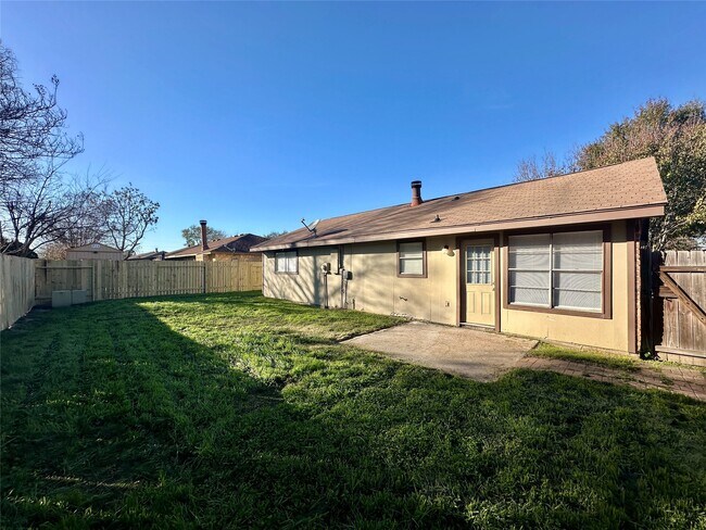 Building Photo - 14227 Cornelia Dr