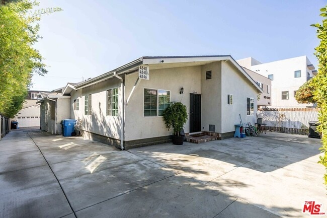 Building Photo - 4848 Oakwood Ave