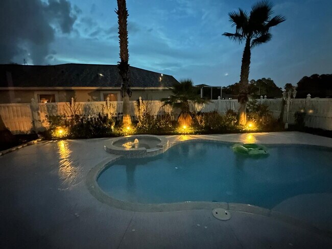 Building Photo - "Pool home! 3-Bed, 2-Bath Haven in Wesley Chapel"