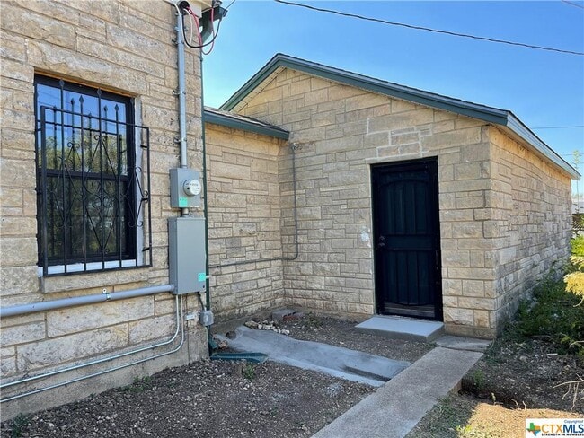 Building Photo - 111 W Fowler Ave