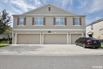 Building Photo - Spacious 3/2.5 Townhome with a 2 Car Garage and a Beautiful Pond View in Westwood Condos - Orlando!