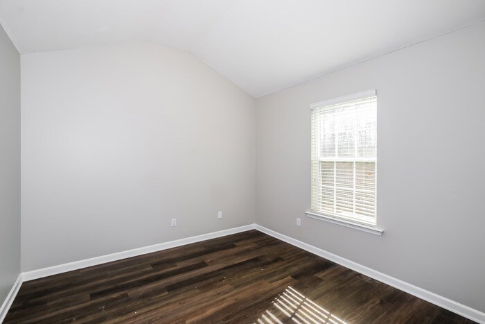 Building Photo - 1484 Collins Dr